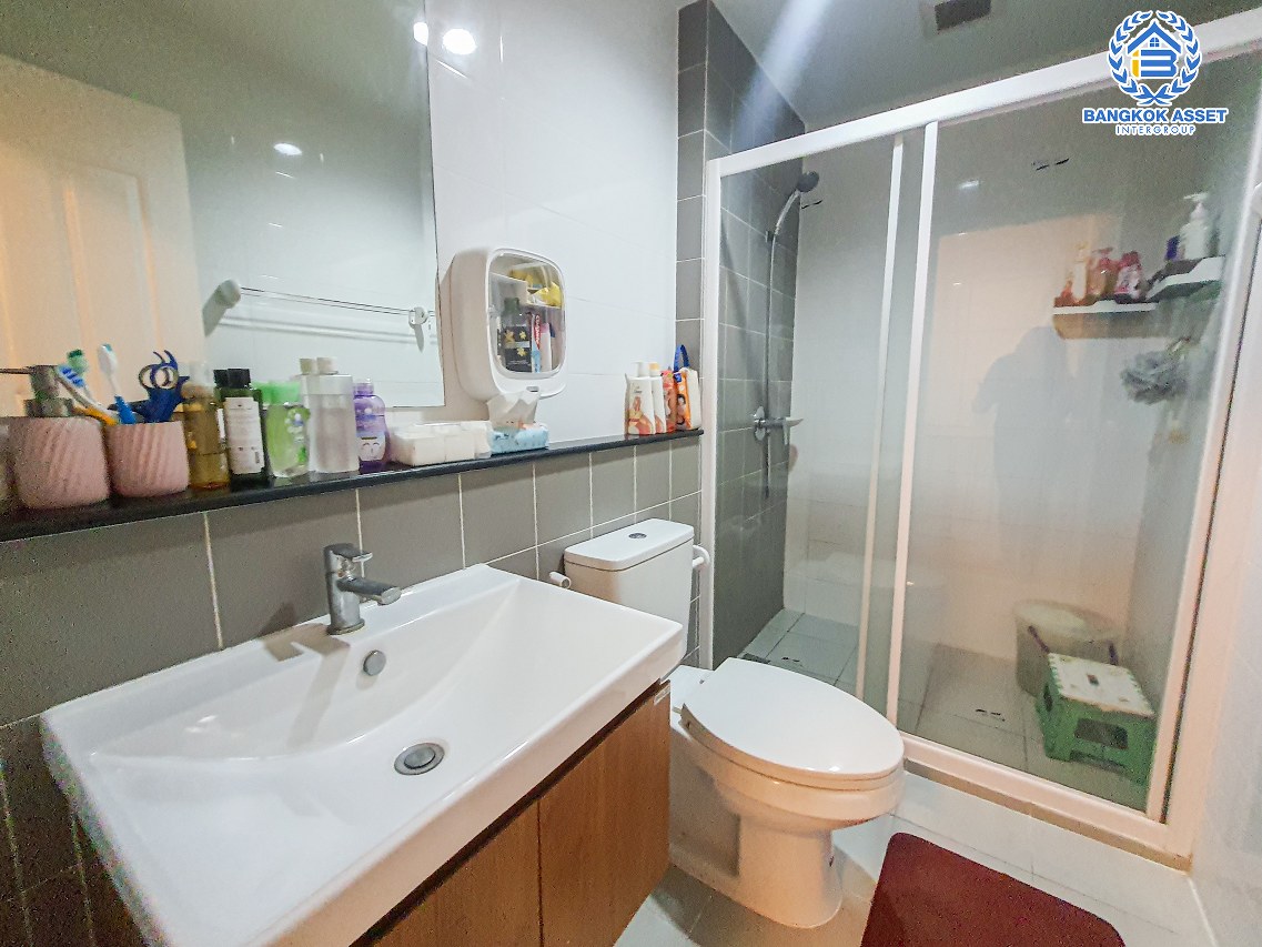 *****ทาวน์เฮ้าส์มือสองกรุงเทพมหานคร โครงการ อารียา เดอะคัลเลอร์ส เฟส4 วงแหวน-รามอินทรา เนื้อที่กว้าง 20.4 ตร.ว. ฟังก์ชัน 3 ห้องนอน 2 ห้องน้ำ 1 ที่จอดรถ บ้านต่อเติมครัว โครงการเงียบสงบ บนทำเลเดินทางสะดวก เชื่อมต่อถนนหทัยราษฎร์, ถนนพระยาสุเรนทร์ ใกล้รถไฟฟ้าสายสีชมพู "สถานีเศรษฐบุตรบำเพ็ญ"