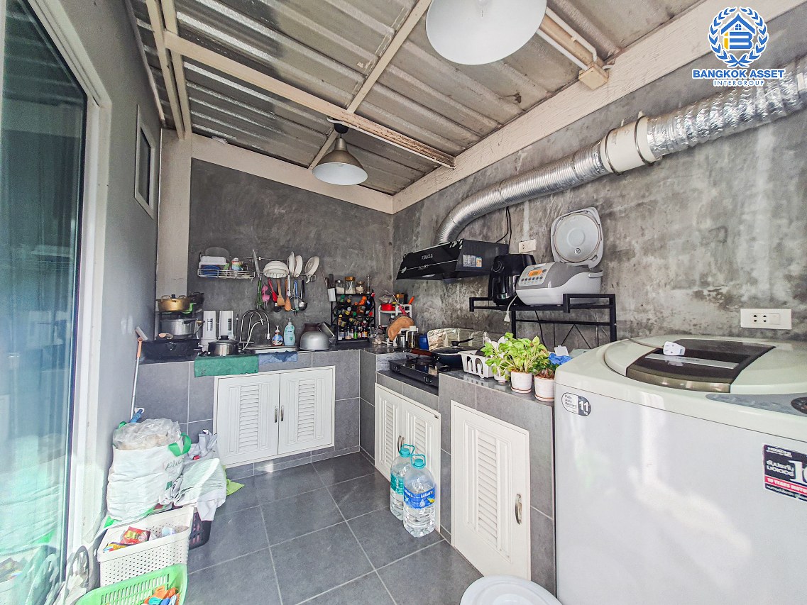 *****ทาวน์เฮ้าส์มือสองกรุงเทพมหานคร โครงการ อารียา เดอะคัลเลอร์ส เฟส4 วงแหวน-รามอินทรา เนื้อที่กว้าง 20.4 ตร.ว. ฟังก์ชัน 3 ห้องนอน 2 ห้องน้ำ 1 ที่จอดรถ บ้านต่อเติมครัว โครงการเงียบสงบ บนทำเลเดินทางสะดวก เชื่อมต่อถนนหทัยราษฎร์, ถนนพระยาสุเรนทร์ ใกล้รถไฟฟ้าสายสีชมพู "สถานีเศรษฐบุตรบำเพ็ญ"