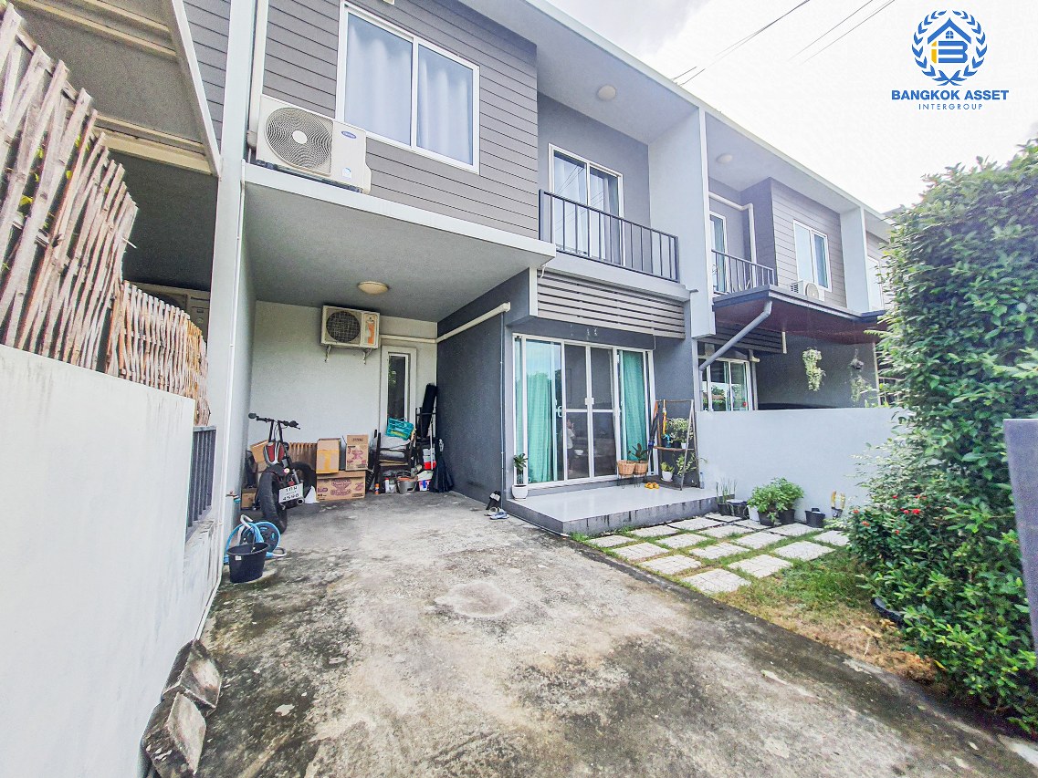 *****ทาวน์เฮ้าส์มือสองกรุงเทพมหานคร โครงการ อารียา เดอะคัลเลอร์ส เฟส4 วงแหวน-รามอินทรา เนื้อที่กว้าง 20.4 ตร.ว. ฟังก์ชัน 3 ห้องนอน 2 ห้องน้ำ 1 ที่จอดรถ บ้านต่อเติมครัว โครงการเงียบสงบ บนทำเลเดินทางสะดวก เชื่อมต่อถนนหทัยราษฎร์, ถนนพระยาสุเรนทร์ ใกล้รถไฟฟ้าสายสีชมพู "สถานีเศรษฐบุตรบำเพ็ญ"