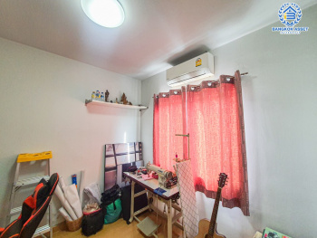 *****ทาวน์เฮ้าส์มือสองกรุงเทพมหานคร โครงการ อารียา เดอะคัลเลอร์ส เฟส4 วงแหวน-รามอินทรา เนื้อที่กว้าง 20.4 ตร.ว. ฟังก์ชัน 3 ห้องนอน 2 ห้องน้ำ 1 ที่จอดรถ บ้านต่อเติมครัว โครงการเงียบสงบ บนทำเลเดินทางสะดวก เชื่อมต่อถนนหทัยราษฎร์, ถนนพระยาสุเรนทร์ ใกล้รถไฟฟ้าสายสีชมพู "สถานีเศรษฐบุตรบำเพ็ญ"