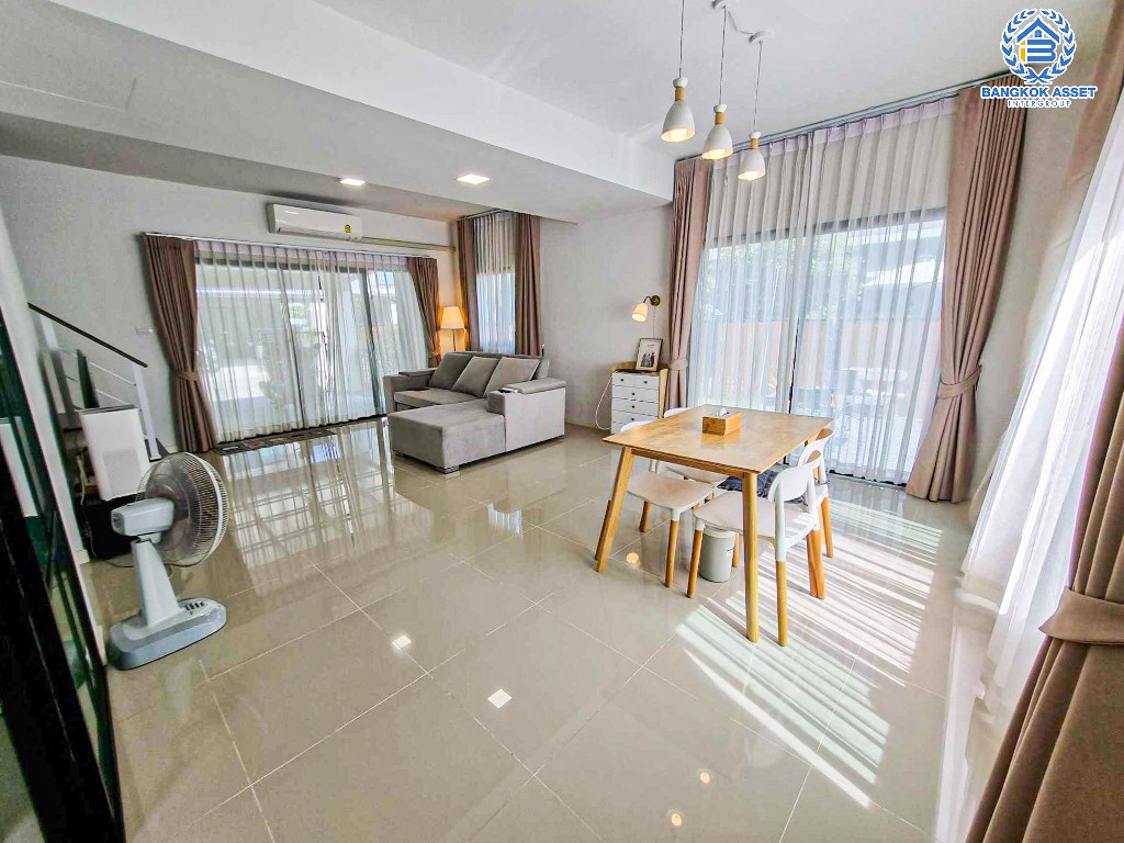 *****บ้านแฝดมือสอง โครงการ เดอะคอนเนค44 กาญจนาภิเษก-กันตนา เนื้อที่ 40.30 ตร.ว. ฟังก์ชัน 3 ห้องนอน 2 ห้องน้ำ 2 ที่จอดรถ บ้านสภาพดีเยี่ยม พร้อมเข้าอยู่ บนทำเลดี เชื่อมต่อถนนบางใหญ่-บางคูลัด ถนนกาญจนาภิเษก ถนนพิชัยเขต ใกล้เซ็นทรัลเวสต์เกต และจุดขึ้นทางด่วน "ศรีรัช"...