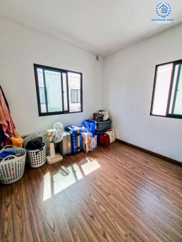 *****บ้านแฝดมือสอง โครงการ เดอะคอนเนค44 กาญจนาภิเษก-กันตนา เนื้อที่ 40.30 ตร.ว. ฟังก์ชัน 3 ห้องนอน 2 ห้องน้ำ 2 ที่จอดรถ บ้านสภาพดีเยี่ยม พร้อมเข้าอยู่ บนทำเลดี เชื่อมต่อถนนบางใหญ่-บางคูลัด ถนนกาญจนาภิเษก ถนนพิชัยเขต ใกล้เซ็นทรัลเวสต์เกต และจุดขึ้นทางด่วน "ศรีรัช"...