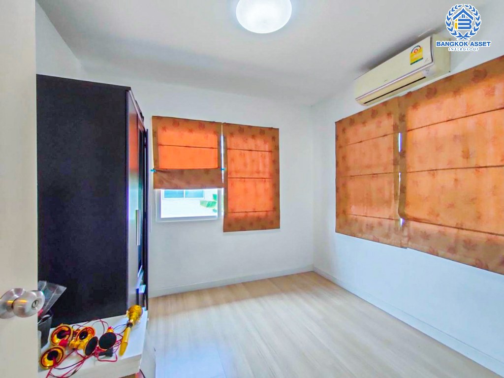 *****บ้านเดี่ยวมือสอง โครงการ อินนิซิโอ ปิ่นเกล้า-วงแหวน หลังมุม เนื้อที่กว้าง 62 ตร.ว. ฟังก์ชัน 4 ห้องนอน 2 ห้องน้ำ 2 ที่จอดรถ บ้านสภาพดีเยี่ยม พื้นที่ใช้สอยกว้าง บนทำเลเดินทางสะดวก เชื่อมต่อถนนนครอินทร์ ถนนบรมราชชนนี ใกล้รถไฟฟ้าสายสีม่วง "สถานีตลาดบางใหญ่" และจุดขึ้นทางด่วน "ศรีรัช"