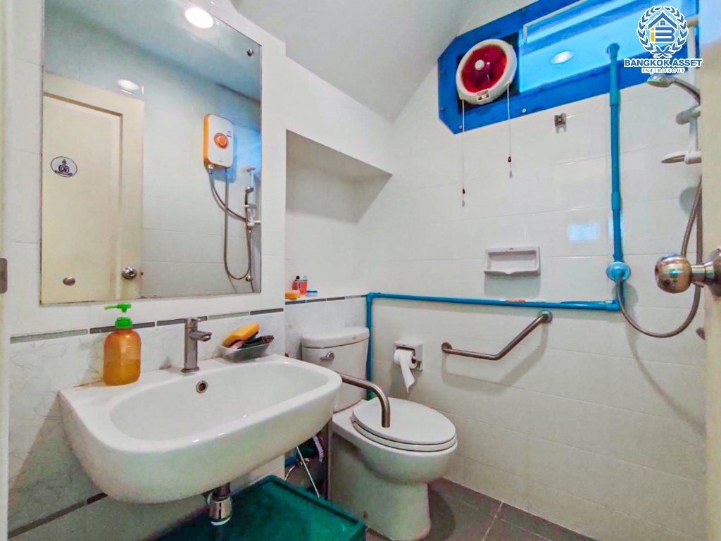 *****บ้านเดี่ยวมือสอง โครงการ อินนิซิโอ ปิ่นเกล้า-วงแหวน หลังมุม เนื้อที่กว้าง 62 ตร.ว. ฟังก์ชัน 4 ห้องนอน 2 ห้องน้ำ 2 ที่จอดรถ บ้านสภาพดีเยี่ยม พื้นที่ใช้สอยกว้าง บนทำเลเดินทางสะดวก เชื่อมต่อถนนนครอินทร์ ถนนบรมราชชนนี ใกล้รถไฟฟ้าสายสีม่วง "สถานีตลาดบางใหญ่" และจุดขึ้นทางด่วน "ศรีรัช"