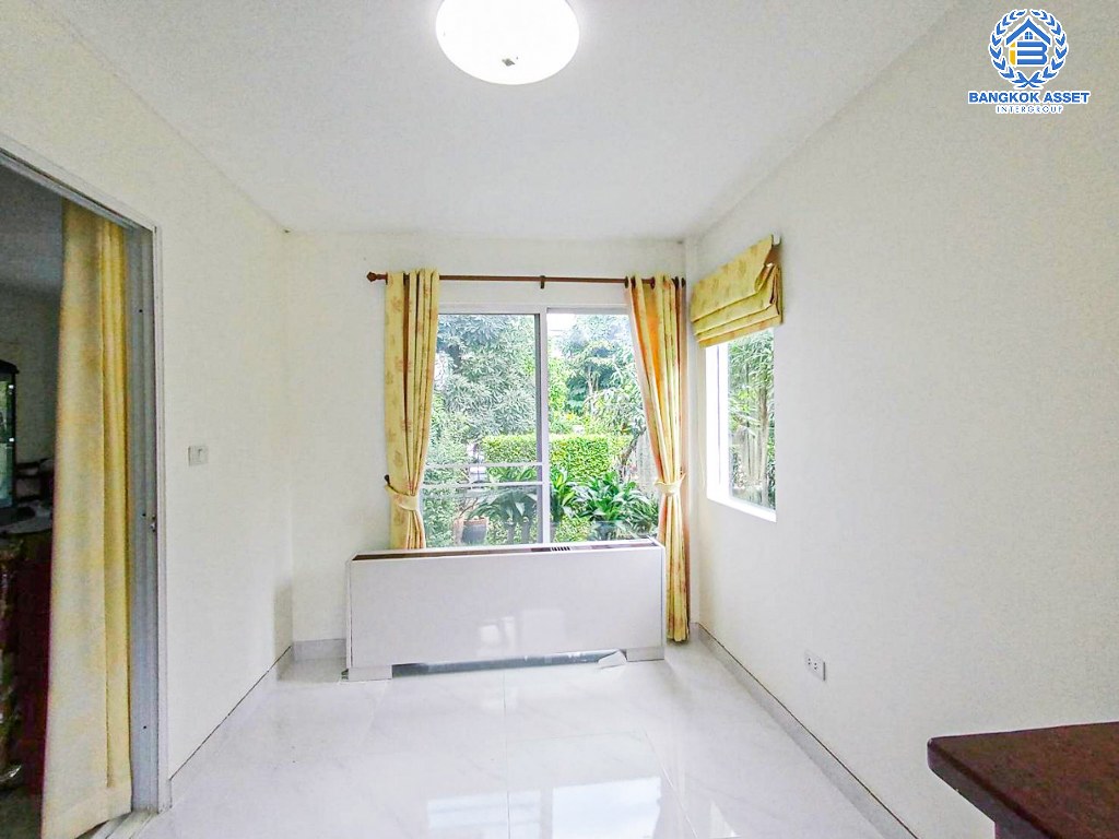 *****บ้านเดี่ยวมือสอง โครงการ อินนิซิโอ ปิ่นเกล้า-วงแหวน หลังมุม เนื้อที่กว้าง 62 ตร.ว. ฟังก์ชัน 4 ห้องนอน 2 ห้องน้ำ 2 ที่จอดรถ บ้านสภาพดีเยี่ยม พื้นที่ใช้สอยกว้าง บนทำเลเดินทางสะดวก เชื่อมต่อถนนนครอินทร์ ถนนบรมราชชนนี ใกล้รถไฟฟ้าสายสีม่วง "สถานีตลาดบางใหญ่" และจุดขึ้นทางด่วน "ศรีรัช"