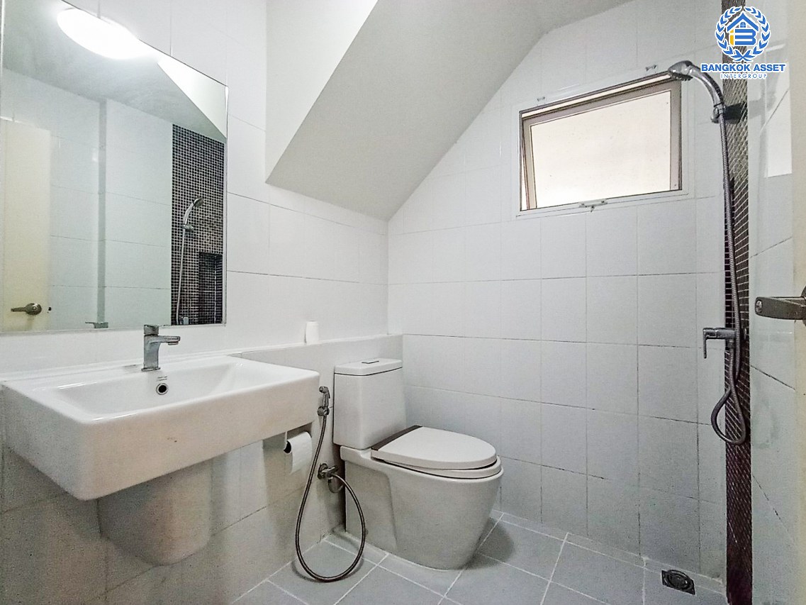 *****บ้านแฝดมือสองนนทบุรี โครงการ แกรนด์พลีโน่ รัตนาธิเบศร์ เนื้อที่กว้าง 36 ตร.ว. ฟังก์ชัน 4 ห้องนอน 2 ห้องน้ำ 2 ที่จอดรถ บ้านต่อเติมครบ ติดถนนเมน บนทำเลเดินทางสะดวก เชื่อมต่อถนนกาญจนาภิเษก, ถนนรัตนาธิเบศร์, ถนนราชพฤกษ์ ใกล้รถไฟฟ้าสายสีม่วง "สถานีบางพลู" ในราคาสุดคุ้ม!