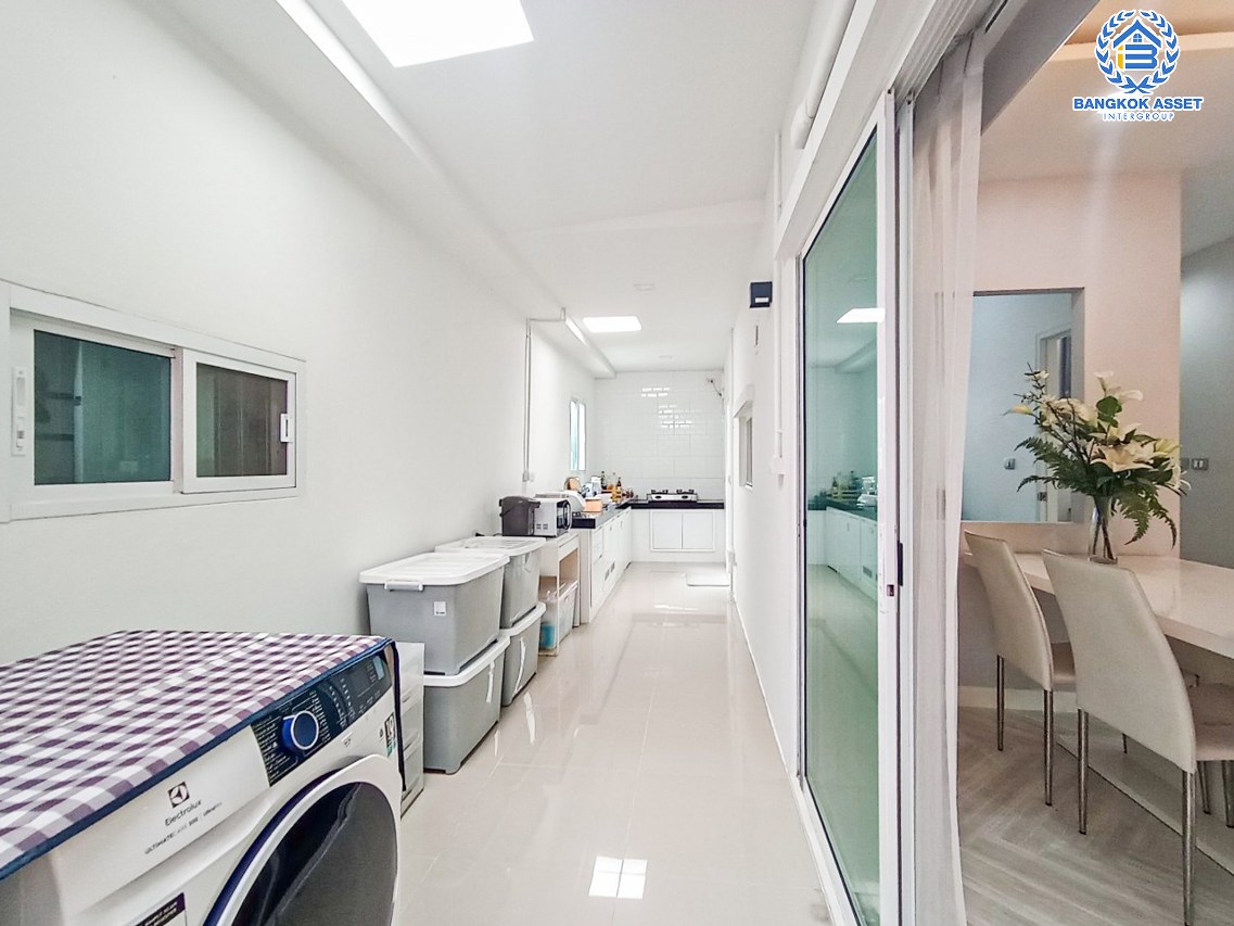 *****บ้านแฝดมือสองนนทบุรี โครงการ แกรนด์พลีโน่ รัตนาธิเบศร์ เนื้อที่กว้าง 36 ตร.ว. ฟังก์ชัน 4 ห้องนอน 2 ห้องน้ำ 2 ที่จอดรถ บ้านต่อเติมครบ ติดถนนเมน บนทำเลเดินทางสะดวก เชื่อมต่อถนนกาญจนาภิเษก, ถนนรัตนาธิเบศร์, ถนนราชพฤกษ์ ใกล้รถไฟฟ้าสายสีม่วง "สถานีบางพลู" ในราคาสุดคุ้ม!