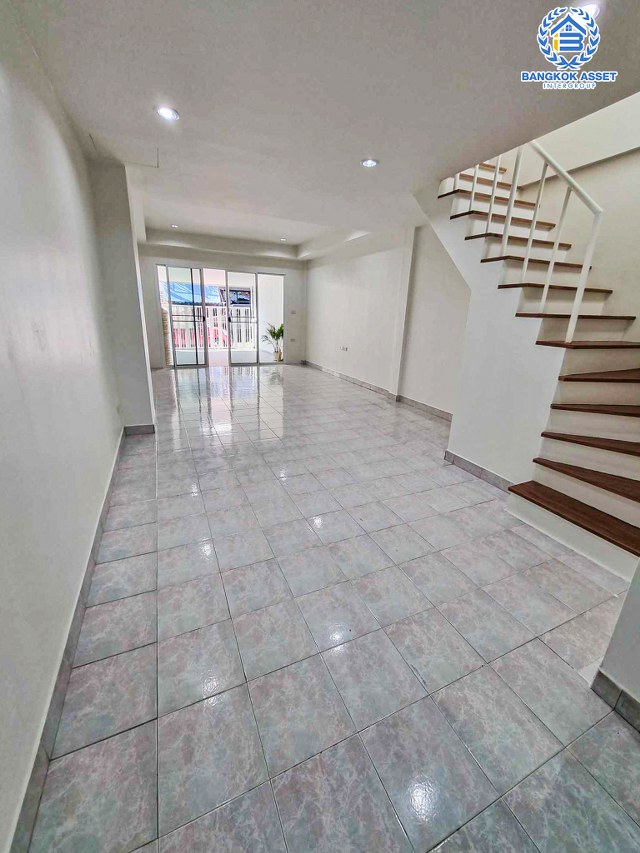 *****ทาวน์เฮ้าส์มือสองนนทบุรี โครงการ บางใหญ่ซิตี้ กาญจนาภิเษก เนื้อที่ 16 ตร.ว. ฟังก์ชัน 1 ห้องนอน 2 ห้องน้ำ 1 ที่จอดรถ บ้านพร้อมอยู่ บนทำเลแห่งการเดินทาง ใกล้เซ็นทรัลเวสต์เกต และรถไฟฟ้าสถานีสายสีม่วง "ตลาดบางใหญ่" และจุดขึ้นทางด่วน "ศรีรัช" จองเลย