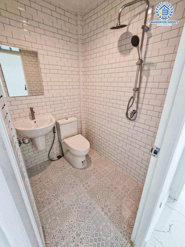 *****ทาวน์เฮ้าส์มือสองนนทบุรี โครงการ บางใหญ่ซิตี้ กาญจนาภิเษก เนื้อที่ 16 ตร.ว. ฟังก์ชัน 1 ห้องนอน 2 ห้องน้ำ 1 ที่จอดรถ บ้านพร้อมอยู่ บนทำเลแห่งการเดินทาง ใกล้เซ็นทรัลเวสต์เกต และรถไฟฟ้าสถานีสายสีม่วง "ตลาดบางใหญ่" และจุดขึ้นทางด่วน "ศรีรัช" จองเลย