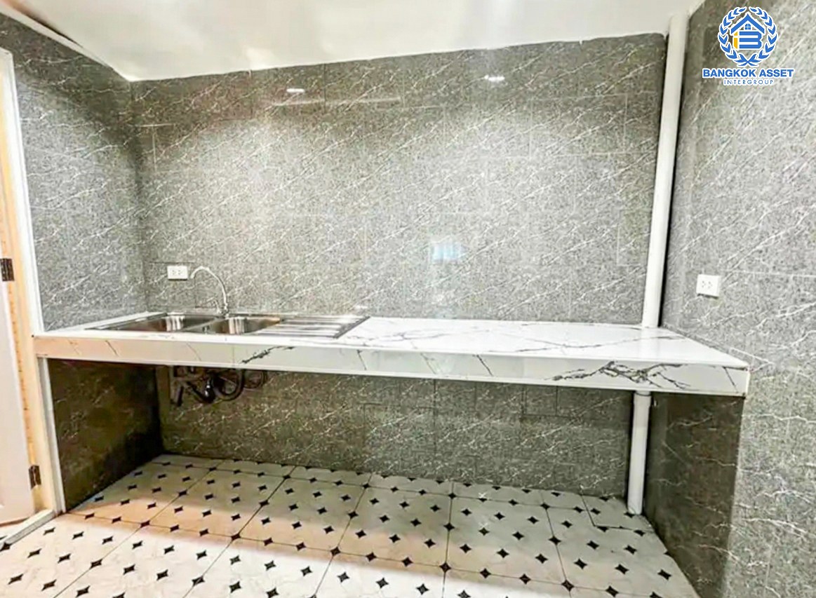 *****ทาวน์เฮ้าส์มือสองนนทบุรี โครงการ บางใหญ่ซิตี้ กาญจนาภิเษก เนื้อที่ 16 ตร.ว. ฟังก์ชัน 1 ห้องนอน 2 ห้องน้ำ 1 ที่จอดรถ บ้านพร้อมอยู่ บนทำเลแห่งการเดินทาง ใกล้เซ็นทรัลเวสต์เกต และรถไฟฟ้าสถานีสายสีม่วง "ตลาดบางใหญ่" และจุดขึ้นทางด่วน "ศรีรัช" จองเลย