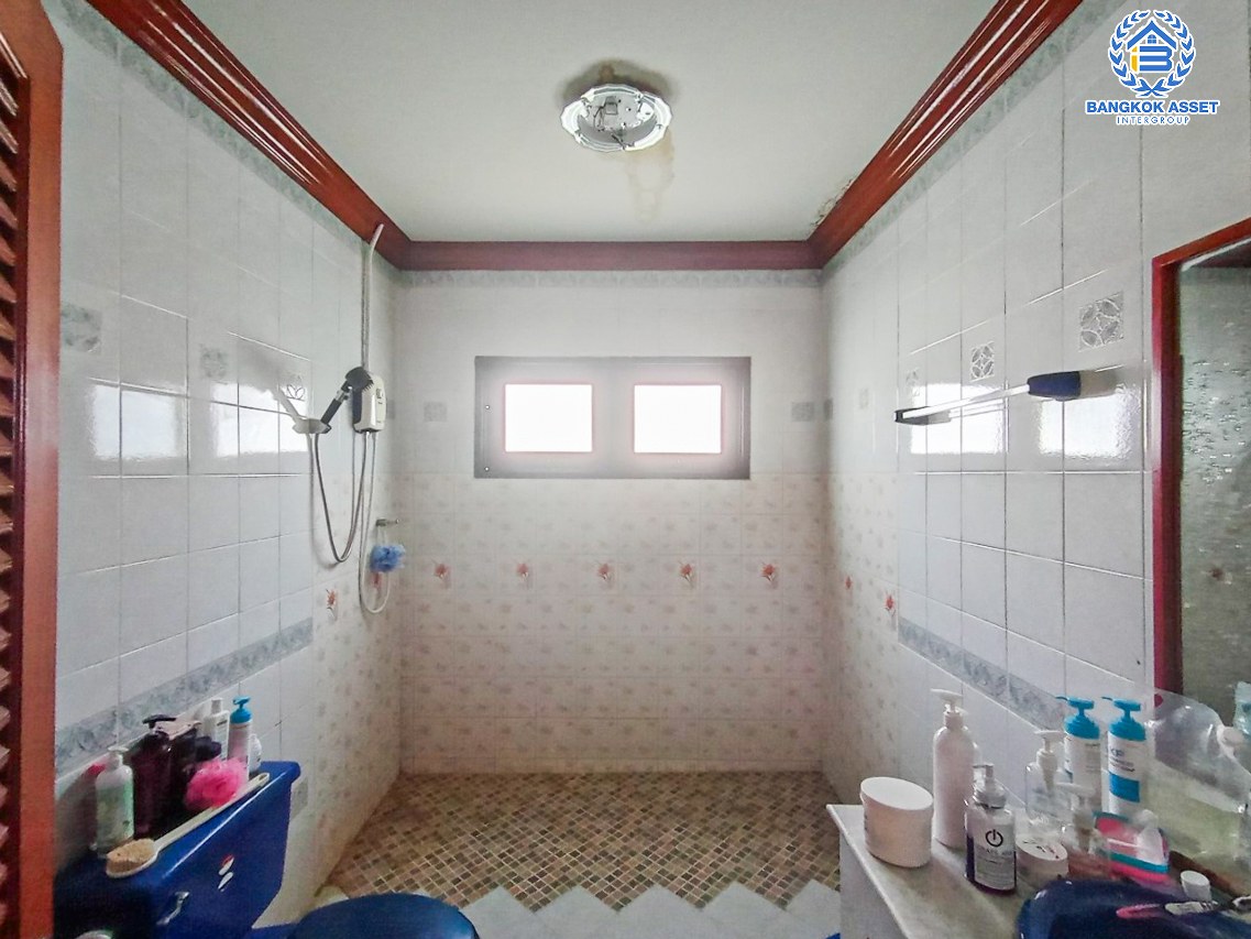 *****บ้านเดี่ยวมือสองกรุงเทพมหานคร โครงการ เอเวอร์กรีน ซิตี้ กาญจนาภิเษก หลังมุม เนื้อที่กว้างมากถึง 88 ตร.ว. ฟังก์ชัน 3 ห้องนอน 3 ห้องน้ำ 2 ที่จอดรถ บ้านสภาพดี บนทำเลใกล้รถไฟฟ้าน้ำเงิน "สถานีหลักสอง" และจุดขึ้นทางด่วน "ศรีรัช" ในราคาสุดพิเศษ จองเลย