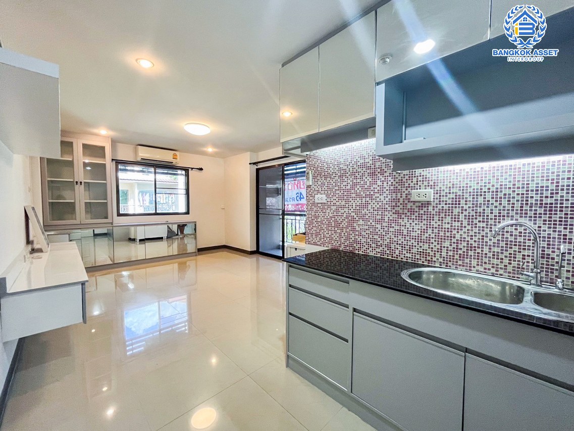 *****คอนโดมิเนียมมือสองกรุงเทพมหานคร โครงการ นนทารมย์ คอนโดปาร์ค ชัยพฤกษ์ ห้องมุม! เนื้อที่กว้าง 42.46 ตร.ม. ฟังก์ชัน 1 ห้องนอน 1 ห้องน้ำ 1 ที่จอดรถ คอนโดพร้อมเข้าอยู่ บนทำเลเดินทางสะดวก เชื่อมต่อถนนราชพฤกษ์, ถนนบรมราชชนนี ใกล้รถไฟฟ้าสายสีน้ำเงิน "สถานีบางขุนนนท์"