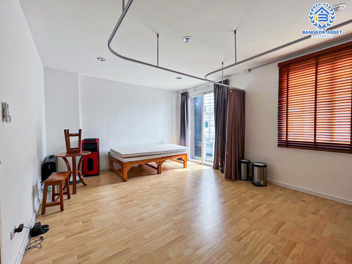 *****ทาวน์โฮม 3 ชั้นมือสองนนทบุรี หมู่บ้าน ภูมิธารา กาญจนาภิเษก-บางบัวทอง เนื้อที่ 18.41 ตร.ว. ฟังก์ชัน 3 ห้องนอน 2 ห้องน้ำ 2 ที่จอดรถ บ้านที่ตอบโจทย์เทรนด์ Work from Home บนทำเลแห่งการเดินทาง เชื่อมต่อ ถนนบ้านกล้วย-ไทรน้อย, ถนนกาญจนาภิเษก จองเลย!