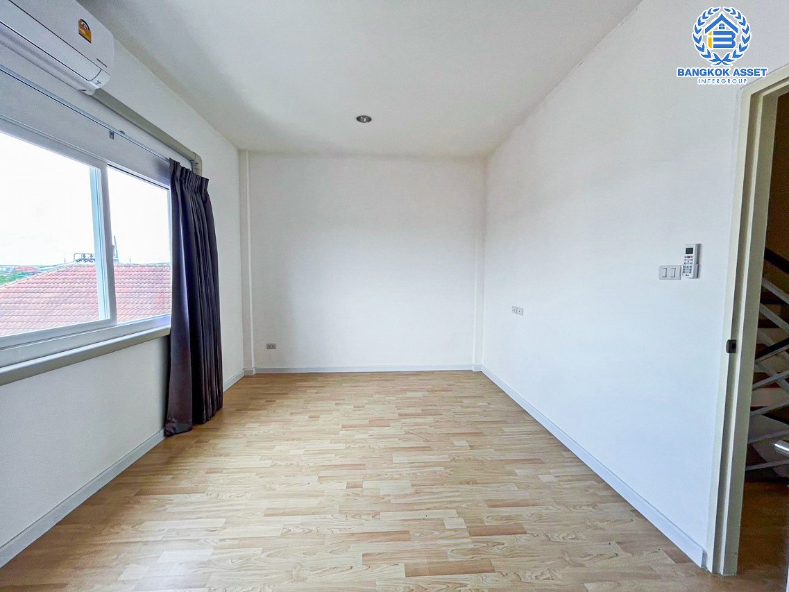 *****ทาวน์โฮม 3 ชั้นมือสองนนทบุรี หมู่บ้าน ภูมิธารา กาญจนาภิเษก-บางบัวทอง เนื้อที่ 18.41 ตร.ว. ฟังก์ชัน 3 ห้องนอน 2 ห้องน้ำ 2 ที่จอดรถ บ้านที่ตอบโจทย์เทรนด์ Work from Home บนทำเลแห่งการเดินทาง เชื่อมต่อ ถนนบ้านกล้วย-ไทรน้อย, ถนนกาญจนาภิเษก จองเลย!