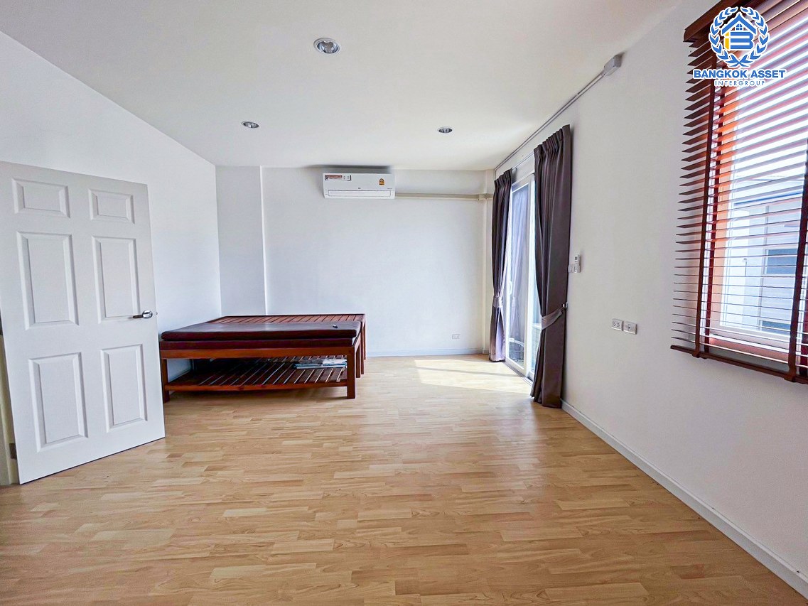 *****ทาวน์โฮม 3 ชั้นมือสองนนทบุรี หมู่บ้าน ภูมิธารา กาญจนาภิเษก-บางบัวทอง เนื้อที่ 18.41 ตร.ว. ฟังก์ชัน 3 ห้องนอน 2 ห้องน้ำ 2 ที่จอดรถ บ้านที่ตอบโจทย์เทรนด์ Work from Home บนทำเลแห่งการเดินทาง เชื่อมต่อ ถนนบ้านกล้วย-ไทรน้อย, ถนนกาญจนาภิเษก จองเลย!