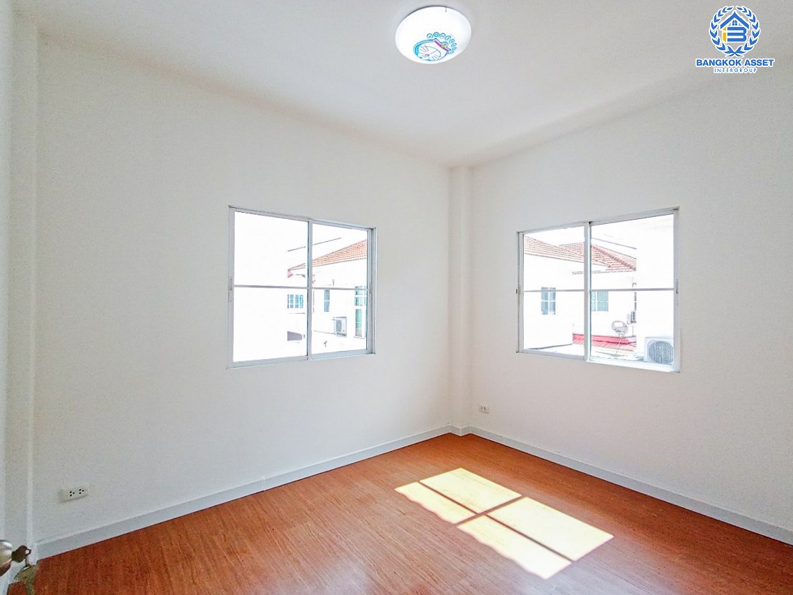 *****บ้านเดี่ยวมือสองนครปฐม โครงการ อิมเมจ เพลส พุทธมณฑลสาย4 เนื้อที่กว้างมากถึง 57.1 ตร.ว. ฟังก์ชัน 3 ห้องนอน 2 ห้องน้ำ 2 ที่จอดรถ บ้านสวยแต่งใหม่พร้อมเข้าอยู่ บนทำเลติดถนนพุทธมณฑล สาย4 เชื่อมต่อถนนพุทธมณฑล สาย3, ถนนเพชรเกษม ใกล้จุดขึ้นทางด่วน "ประจิมรัถยา"