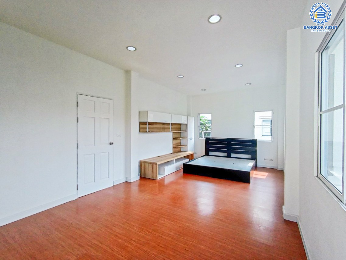 *****บ้านเดี่ยวมือสองนครปฐม โครงการ อิมเมจ เพลส พุทธมณฑลสาย4 เนื้อที่กว้างมากถึง 57.1 ตร.ว. ฟังก์ชัน 3 ห้องนอน 2 ห้องน้ำ 2 ที่จอดรถ บ้านสวยแต่งใหม่พร้อมเข้าอยู่ บนทำเลติดถนนพุทธมณฑล สาย4 เชื่อมต่อถนนพุทธมณฑล สาย3, ถนนเพชรเกษม ใกล้จุดขึ้นทางด่วน "ประจิมรัถยา"