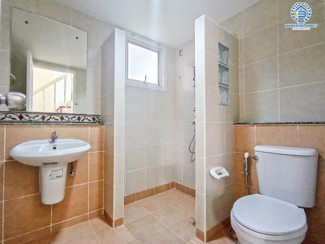 *****บ้านเดี่ยวมือสองนครปฐม โครงการ อิมเมจ เพลส พุทธมณฑลสาย4 เนื้อที่กว้างมากถึง 57.1 ตร.ว. ฟังก์ชัน 3 ห้องนอน 2 ห้องน้ำ 2 ที่จอดรถ บ้านสวยแต่งใหม่พร้อมเข้าอยู่ บนทำเลติดถนนพุทธมณฑล สาย4 เชื่อมต่อถนนพุทธมณฑล สาย3, ถนนเพชรเกษม ใกล้จุดขึ้นทางด่วน "ประจิมรัถยา"