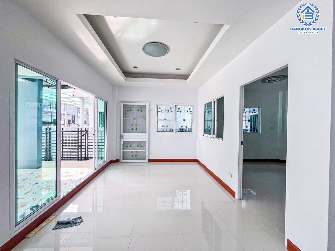 *****บ้านเดี่ยวมือสองนนทบุรี โครงการ รัชชา5 กาญจนาภิเษก หลังมุม! เนื้อที่กว้างขวางถึง 72.5 ตร.ว. ฟังก์ชัน 3 ห้องนอน 3 ห้องน้ำ 2 ที่จอดรถ บ้านสภาพสวย พร้อมเข้าอยู่ บนทำเลแห่งการเดินทาง เชื่อมต่อถนนกาญจนาภิเษก, ถนนรัตนาธิเบศร์, ถนนราชพฤกษ์ ใกล้รถไฟฟ้าสายสีม่วง "สถานีตลาดบางใหญ่"