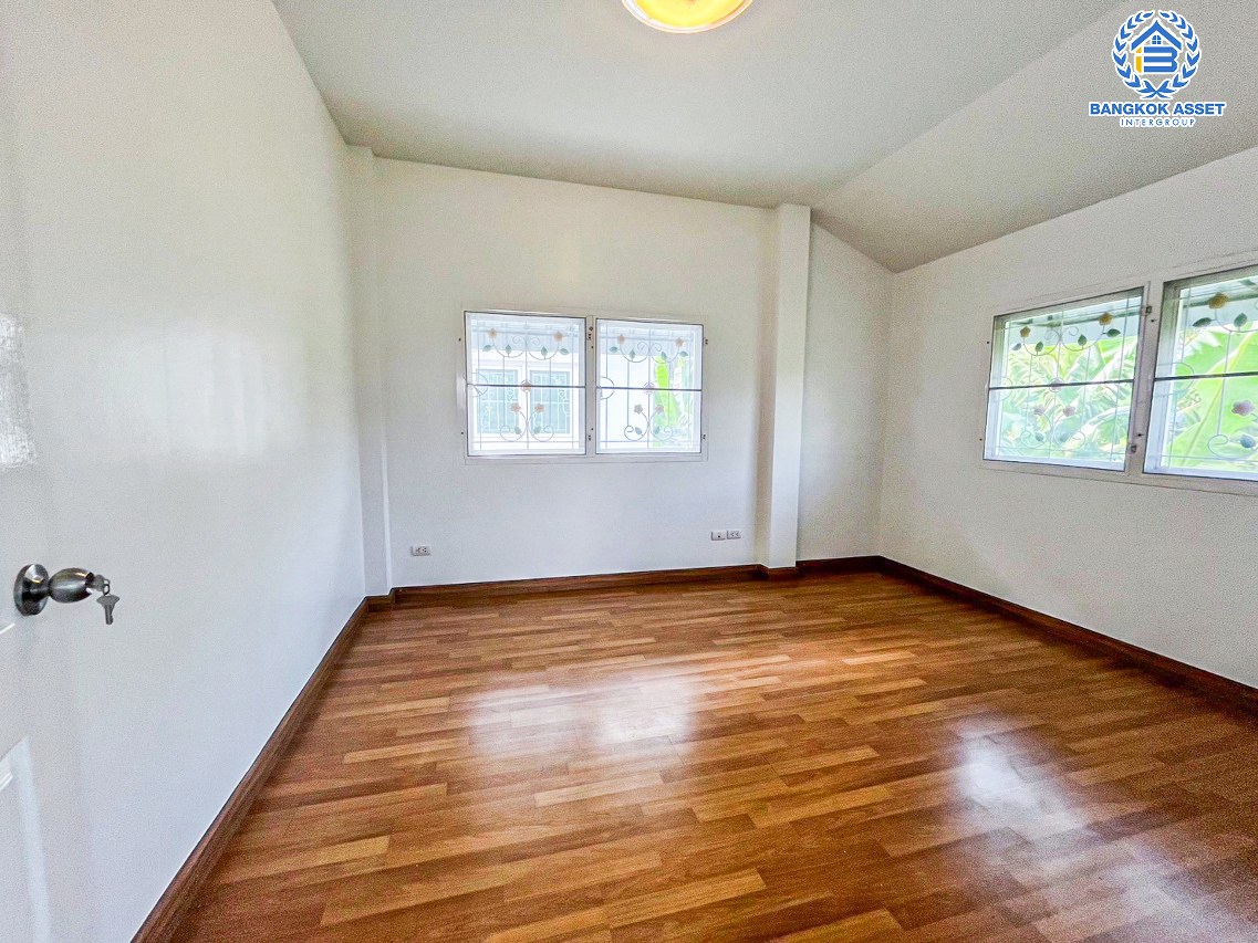 *****บ้านเดี่ยวมือสองนนทบุรี โครงการ รัชชา5 กาญจนาภิเษก หลังมุม! เนื้อที่กว้างขวางถึง 72.5 ตร.ว. ฟังก์ชัน 3 ห้องนอน 3 ห้องน้ำ 2 ที่จอดรถ บ้านสภาพสวย พร้อมเข้าอยู่ บนทำเลแห่งการเดินทาง เชื่อมต่อถนนกาญจนาภิเษก, ถนนรัตนาธิเบศร์, ถนนราชพฤกษ์ ใกล้รถไฟฟ้าสายสีม่วง "สถานีตลาดบางใหญ่"