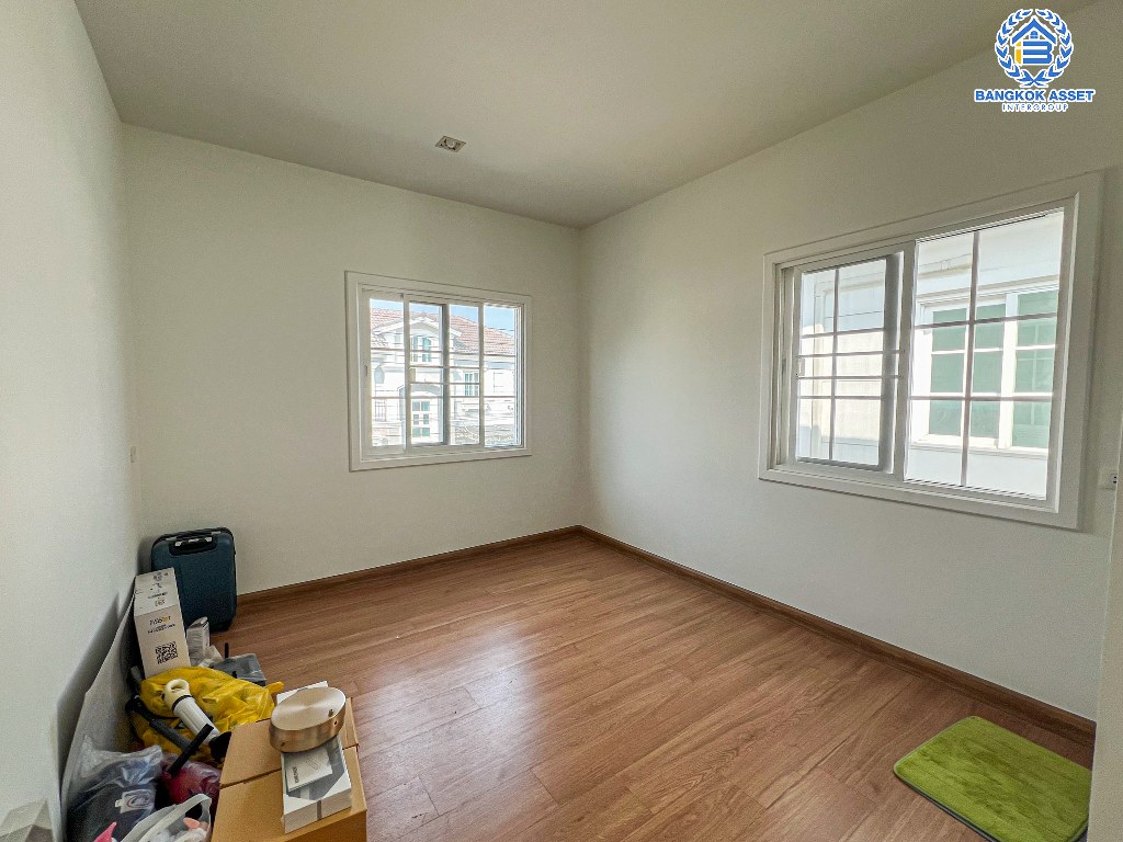 *****บ้านแฝดมือสอง โครงการ โกลเด้น นีโอ2 ลาดพร้าว-เกษตรนวมินทร์ เนื้อที่กว้าง 43.50 ตร.ว. ฟังก์ชัน 4 ห้องนอน 2 ห้องน้ำ 2 ที่จอดรถ บ้านสวยเหมือนใหม่ ตกแต่งหรูหราพร้อมอยู่ บนทำเลเดินทางสะดวก เชื่อมต่อถนนนวมินทร์ ถนนเสรีไทย ถนนกาญจนาภิเษก ใกล้จุดขึ้นทางด่วน "รามอินทรา-อาจณรงค์"