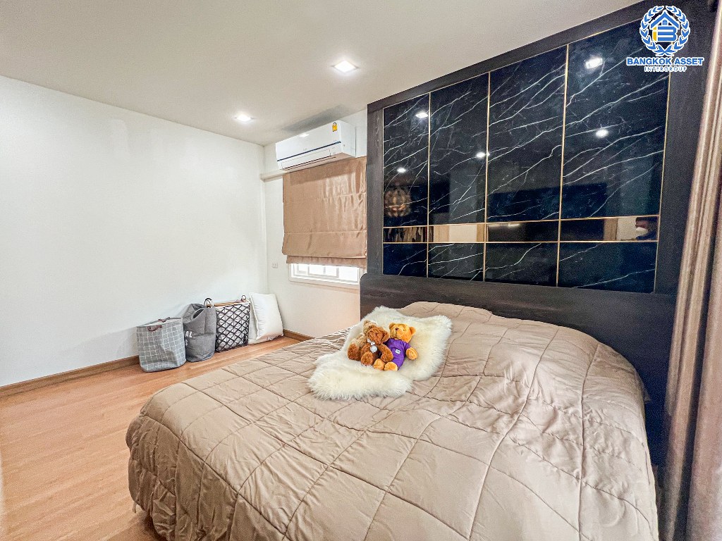 *****บ้านแฝดมือสอง โครงการ โกลเด้น นีโอ2 ลาดพร้าว-เกษตรนวมินทร์ เนื้อที่กว้าง 43.50 ตร.ว. ฟังก์ชัน 4 ห้องนอน 2 ห้องน้ำ 2 ที่จอดรถ บ้านสวยเหมือนใหม่ ตกแต่งหรูหราพร้อมอยู่ บนทำเลเดินทางสะดวก เชื่อมต่อถนนนวมินทร์ ถนนเสรีไทย ถนนกาญจนาภิเษก ใกล้จุดขึ้นทางด่วน "รามอินทรา-อาจณรงค์"