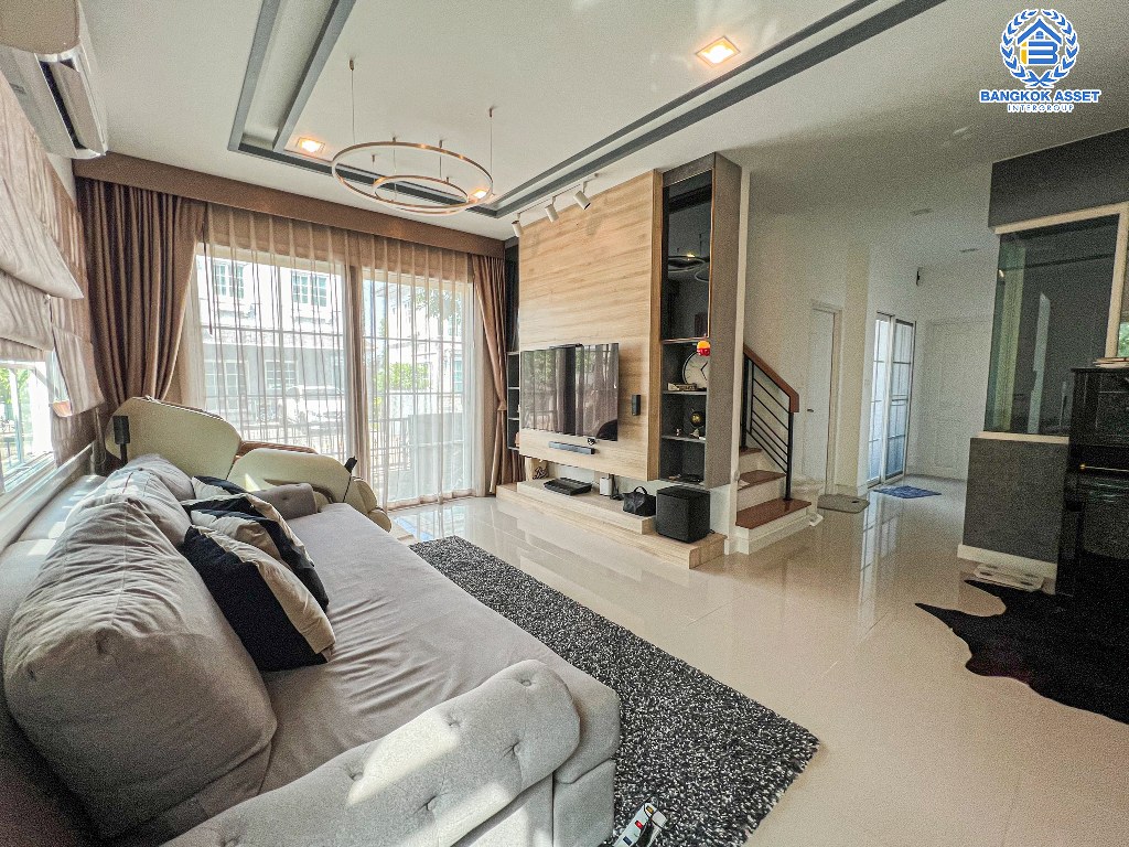 *****บ้านแฝดมือสอง โครงการ โกลเด้น นีโอ2 ลาดพร้าว-เกษตรนวมินทร์ เนื้อที่กว้าง 43.50 ตร.ว. ฟังก์ชัน 4 ห้องนอน 2 ห้องน้ำ 2 ที่จอดรถ บ้านสวยเหมือนใหม่ ตกแต่งหรูหราพร้อมอยู่ บนทำเลเดินทางสะดวก เชื่อมต่อถนนนวมินทร์ ถนนเสรีไทย ถนนกาญจนาภิเษก ใกล้จุดขึ้นทางด่วน "รามอินทรา-อาจณรงค์"