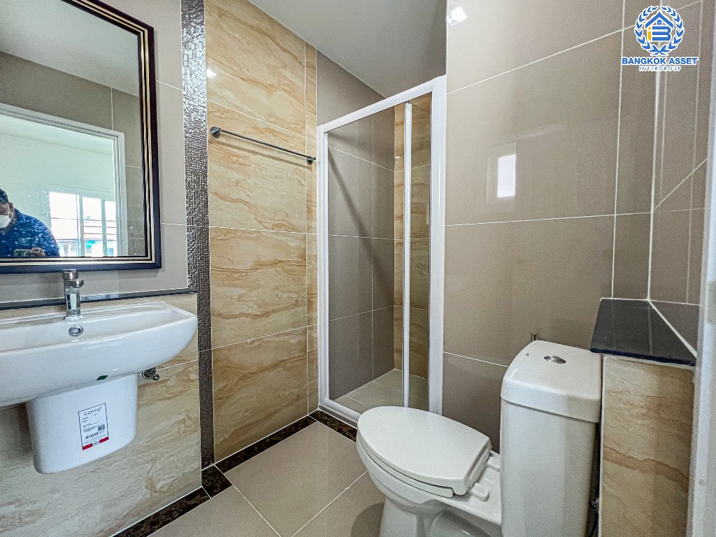 *****บ้านแฝดมือสอง โครงการ โกลเด้น นีโอ2 ลาดพร้าว-เกษตรนวมินทร์ เนื้อที่กว้าง 43.50 ตร.ว. ฟังก์ชัน 4 ห้องนอน 2 ห้องน้ำ 2 ที่จอดรถ บ้านสวยเหมือนใหม่ ตกแต่งหรูหราพร้อมอยู่ บนทำเลเดินทางสะดวก เชื่อมต่อถนนนวมินทร์ ถนนเสรีไทย ถนนกาญจนาภิเษก ใกล้จุดขึ้นทางด่วน "รามอินทรา-อาจณรงค์"