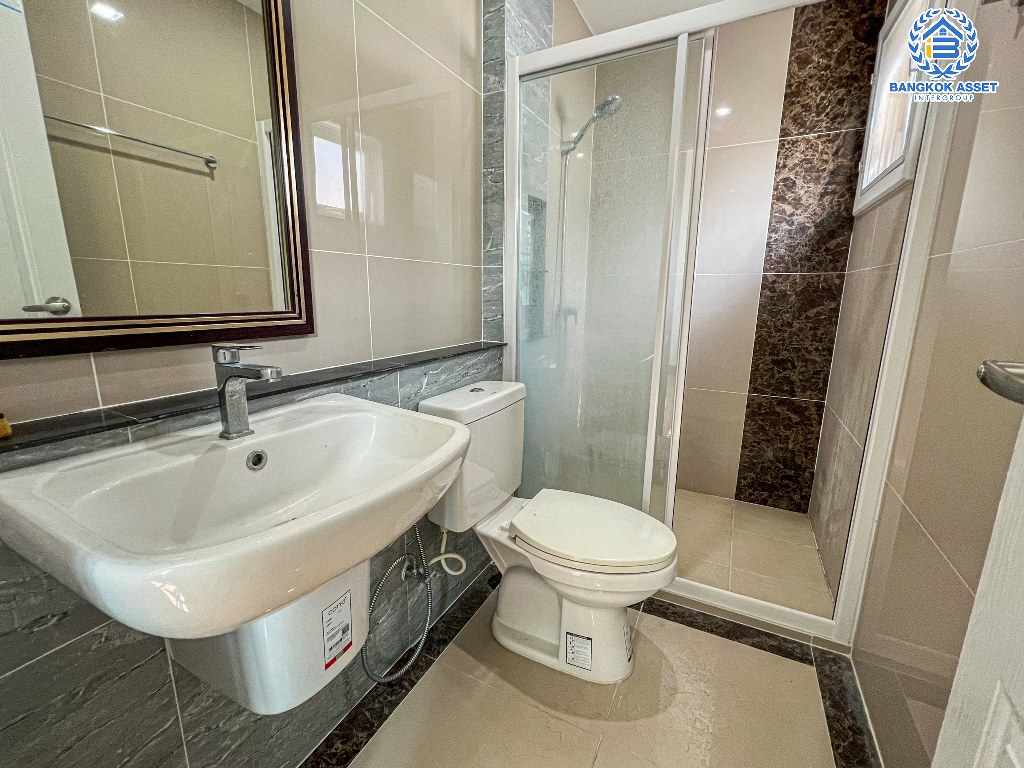 *****บ้านแฝดมือสอง โครงการ โกลเด้น นีโอ2 ลาดพร้าว-เกษตรนวมินทร์ เนื้อที่กว้าง 43.50 ตร.ว. ฟังก์ชัน 4 ห้องนอน 2 ห้องน้ำ 2 ที่จอดรถ บ้านสวยเหมือนใหม่ ตกแต่งหรูหราพร้อมอยู่ บนทำเลเดินทางสะดวก เชื่อมต่อถนนนวมินทร์ ถนนเสรีไทย ถนนกาญจนาภิเษก ใกล้จุดขึ้นทางด่วน "รามอินทรา-อาจณรงค์"