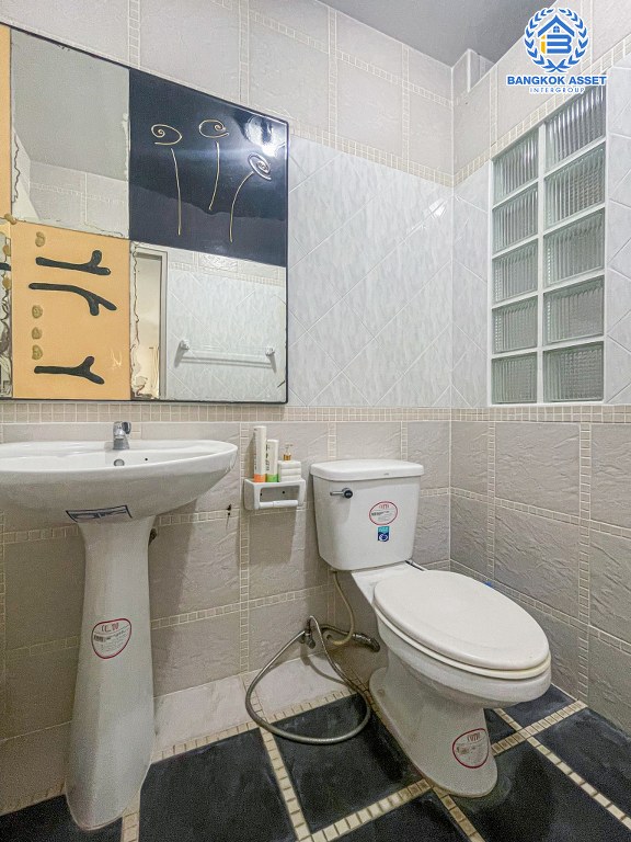 *****บ้านเดี่ยวมือสอง โครงการ เรสซิเด้นซ์พาร์ค3 รามอินทรา เนื้อที่ 50.40 ตร.ว. ฟังก์ชัน 3 ห้องนอน 2 ห้องน้ำ 1 ที่จอดรถ บ้านหลังใหญ่พร้อมอยู่ บนทำเลดีเดินทางสะดวก เชื่อมต่อถนนคู้บอน ถนนรามอินทรา ถนนวัชรพล ใกล้รถไฟฟ้าสายสีชมพู "สถานีรามอินทรา กม.6" และจุดขึ้นทางด่วน "รามอินทรา-วงแหวน"