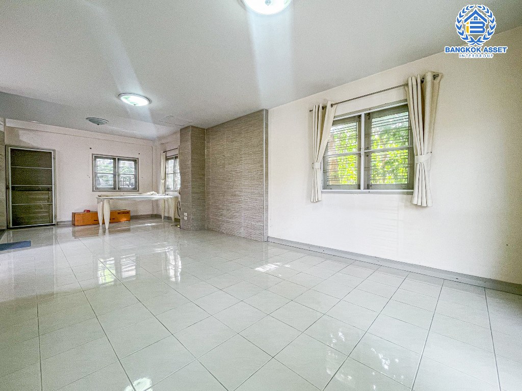 *****บ้านเดี่ยวมือสอง โครงการ เรสซิเด้นซ์พาร์ค3 รามอินทรา เนื้อที่ 50.40 ตร.ว. ฟังก์ชัน 3 ห้องนอน 2 ห้องน้ำ 1 ที่จอดรถ บ้านหลังใหญ่พร้อมอยู่ บนทำเลดีเดินทางสะดวก เชื่อมต่อถนนคู้บอน ถนนรามอินทรา ถนนวัชรพล ใกล้รถไฟฟ้าสายสีชมพู "สถานีรามอินทรา กม.6" และจุดขึ้นทางด่วน "รามอินทรา-วงแหวน"