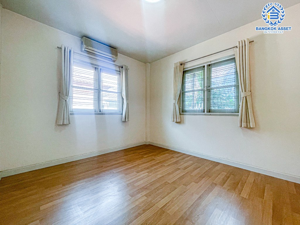 *****บ้านเดี่ยวมือสอง โครงการ เรสซิเด้นซ์พาร์ค3 รามอินทรา เนื้อที่ 50.40 ตร.ว. ฟังก์ชัน 3 ห้องนอน 2 ห้องน้ำ 1 ที่จอดรถ บ้านหลังใหญ่พร้อมอยู่ บนทำเลดีเดินทางสะดวก เชื่อมต่อถนนคู้บอน ถนนรามอินทรา ถนนวัชรพล ใกล้รถไฟฟ้าสายสีชมพู "สถานีรามอินทรา กม.6" และจุดขึ้นทางด่วน "รามอินทรา-วงแหวน"