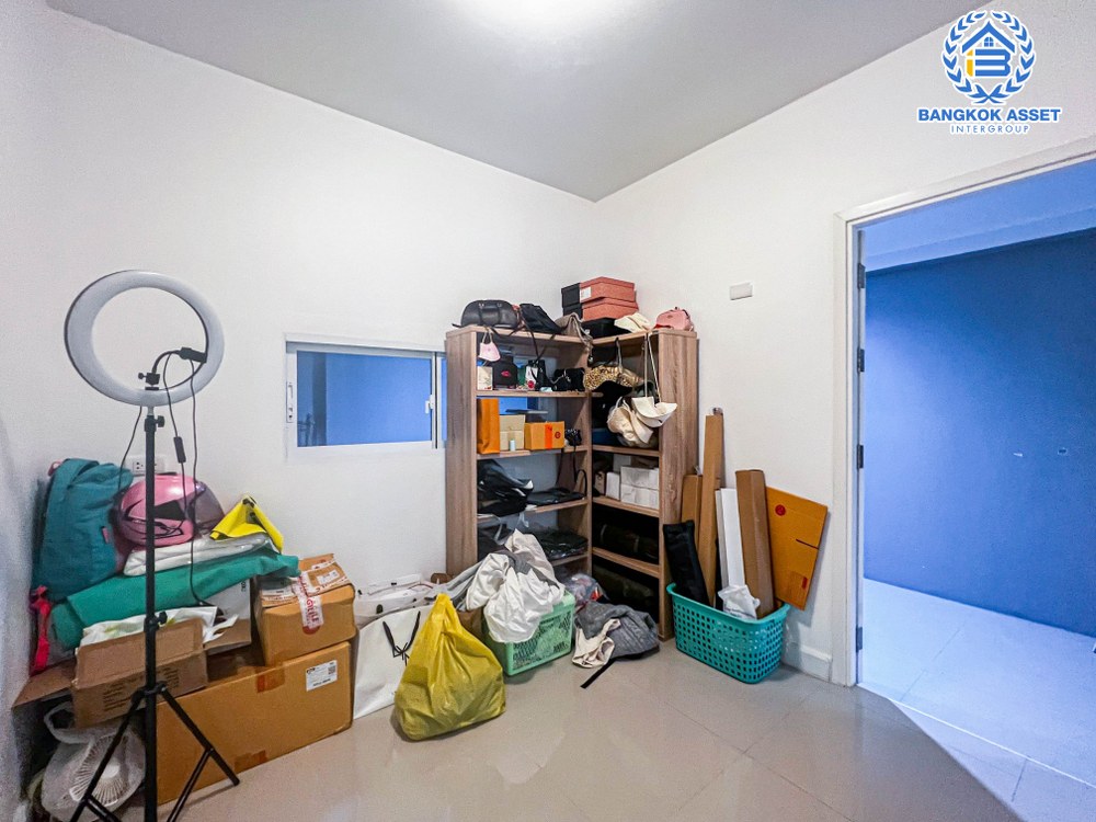 *****บ้านเดี่ยวมือสอง โครงการ เดอะแพลนท์ ปิ่นเกล้า-กาญจนาภิเษก หลังมุม เนื้อที่ 63.10 ตร.ว ฟังก์ชัน 3 ห้องนอน 3 ห้องน้ำ 2 ที่จอดรถ ภายในสภาพดี ตกแต่งต่อเติมให้ครบ พร้อมเข้าอยู่ ทำเลดีใกล้รถไฟฟ้าสีม่วง "สถานีตลาดบางใหญ่" และทางด่วน "ศรีรัช"