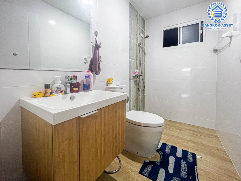 *****บ้านเดี่ยวมือสอง โครงการ เดอะแพลนท์ ปิ่นเกล้า-กาญจนาภิเษก หลังมุม เนื้อที่ 63.10 ตร.ว ฟังก์ชัน 3 ห้องนอน 3 ห้องน้ำ 2 ที่จอดรถ ภายในสภาพดี ตกแต่งต่อเติมให้ครบ พร้อมเข้าอยู่ ทำเลดีใกล้รถไฟฟ้าสีม่วง "สถานีตลาดบางใหญ่" และทางด่วน "ศรีรัช"