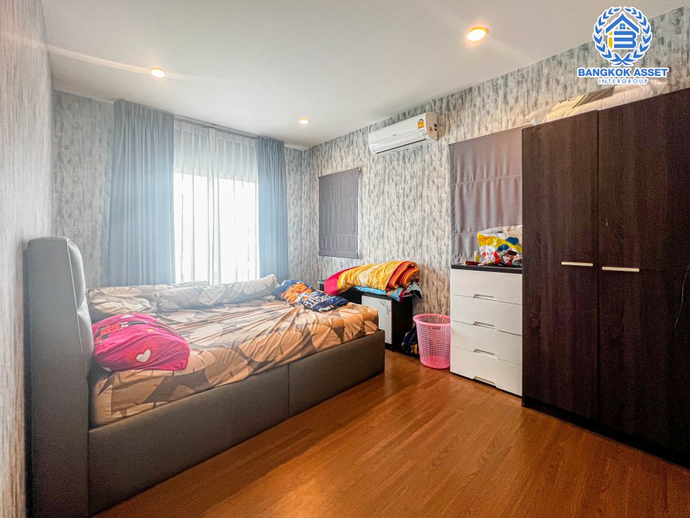 *****บ้านเดี่ยวมือสอง โครงการ เดอะแพลนท์ ปิ่นเกล้า-กาญจนาภิเษก หลังมุม เนื้อที่ 63.10 ตร.ว ฟังก์ชัน 3 ห้องนอน 3 ห้องน้ำ 2 ที่จอดรถ ภายในสภาพดี ตกแต่งต่อเติมให้ครบ พร้อมเข้าอยู่ ทำเลดีใกล้รถไฟฟ้าสีม่วง "สถานีตลาดบางใหญ่" และทางด่วน "ศรีรัช"