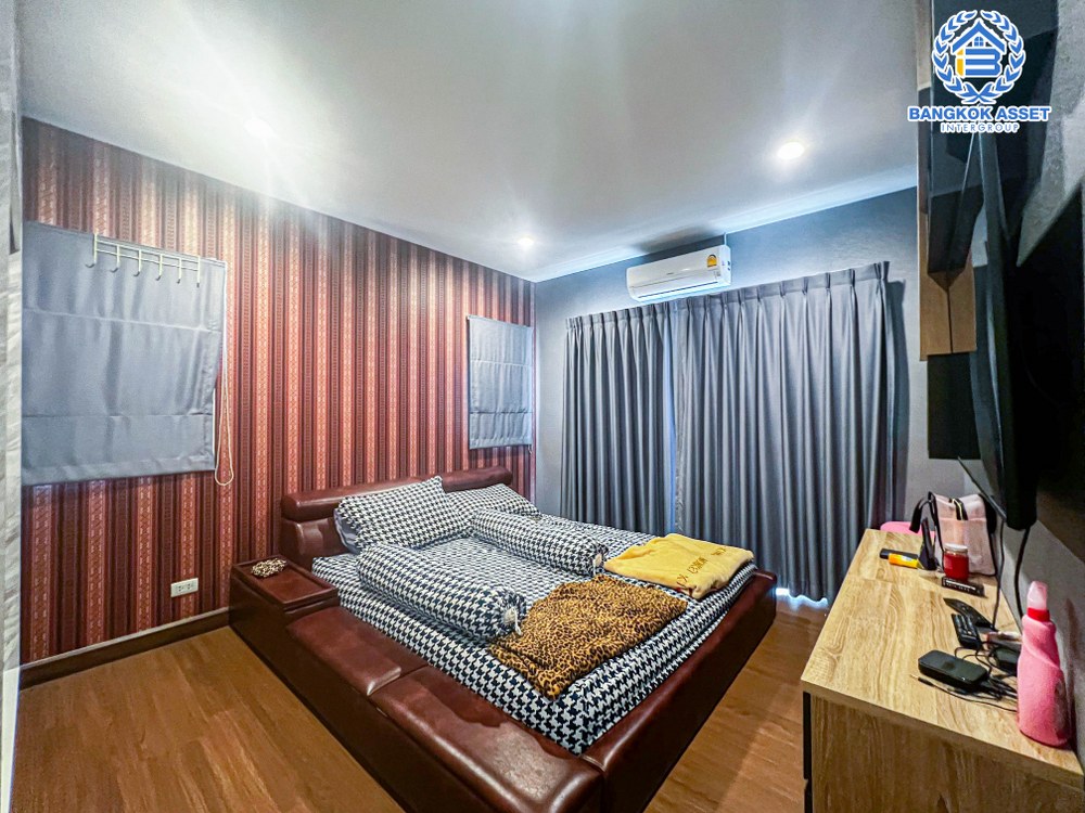 *****บ้านเดี่ยวมือสอง โครงการ เดอะแพลนท์ ปิ่นเกล้า-กาญจนาภิเษก หลังมุม เนื้อที่ 63.10 ตร.ว ฟังก์ชัน 3 ห้องนอน 3 ห้องน้ำ 2 ที่จอดรถ ภายในสภาพดี ตกแต่งต่อเติมให้ครบ พร้อมเข้าอยู่ ทำเลดีใกล้รถไฟฟ้าสีม่วง "สถานีตลาดบางใหญ่" และทางด่วน "ศรีรัช"