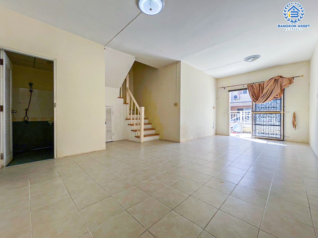 *****ทาวน์เฮ้าส์มือสอง โครงการ พฤกษา37 กาญจนาภิเษก เนื้อที่กว้าง 17 ตร.ว. ฟังก์ชัน 3 ห้องนอน 2 ห้องน้ำ 1 ที่จอดรถ ภายในสภาพดี พร้อมเข้าอยู่ บนทำเลเดินทางสะดวก เชื่อมต่อถนนกาญจนาภิเษก ซอยวัดพระนอน ถนนคลองถนน ใกล้ห้างสรรพสินค้าเซ็นทรัลเวสต์เกต