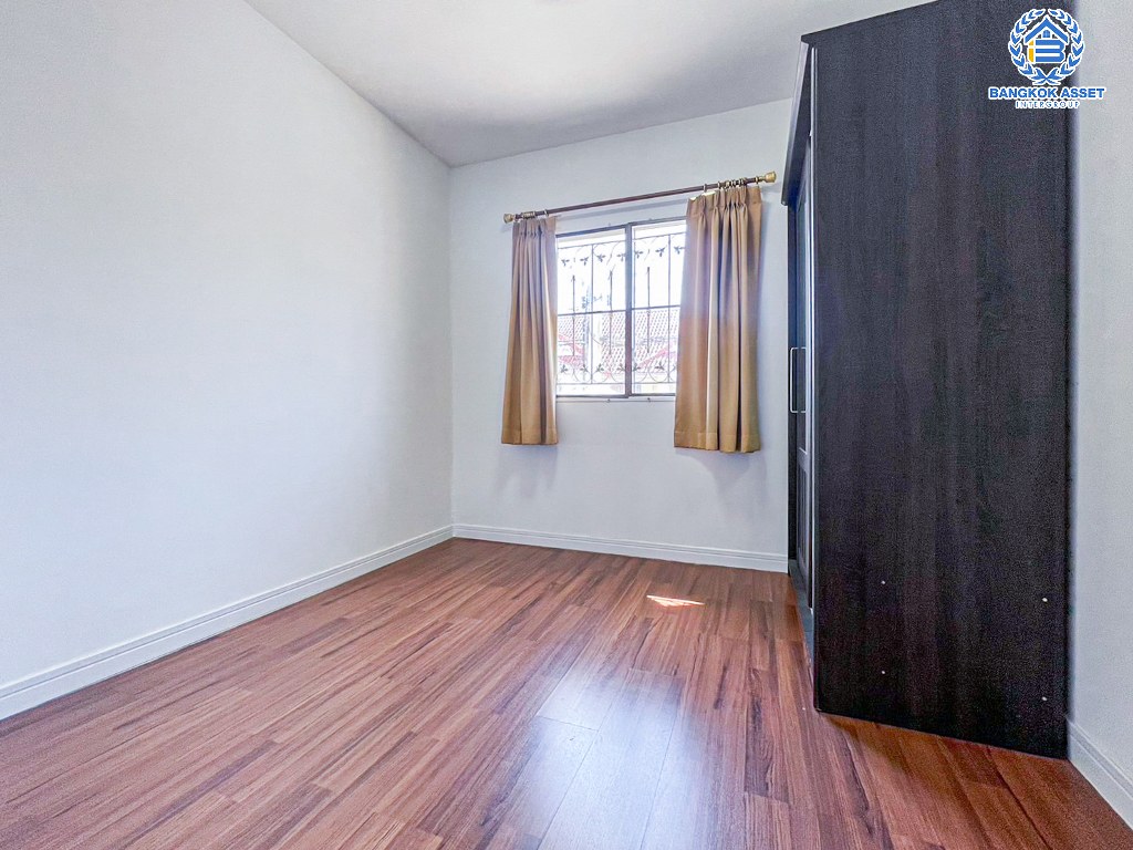 *****ทาวน์เฮ้าส์มือสอง โครงการ พฤกษา37 กาญจนาภิเษก เนื้อที่กว้าง 17 ตร.ว. ฟังก์ชัน 3 ห้องนอน 2 ห้องน้ำ 1 ที่จอดรถ ภายในสภาพดี พร้อมเข้าอยู่ บนทำเลเดินทางสะดวก เชื่อมต่อถนนกาญจนาภิเษก ซอยวัดพระนอน ถนนคลองถนน ใกล้ห้างสรรพสินค้าเซ็นทรัลเวสต์เกต