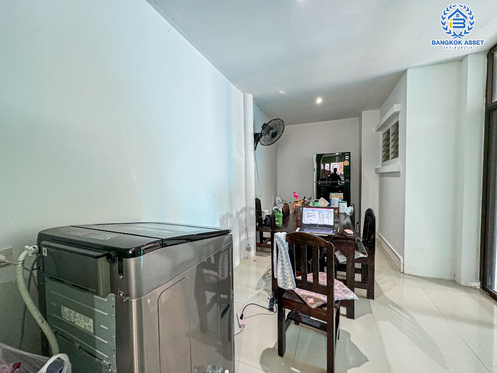 *****บ้านเดี่ยวมือสอง โครงการ ชัยพฤกษ์ วัดลาดปลาดุก จากแบรนด์ L&H เนื้อที่กว้าง 53 ตร.ว. ฟังก์ชัน 4 ห้องนอน 2 ห้องน้ำ 2 ที่จอดรถ บ้านสภาพสวยพร้อมเข้าอยู่ บนทำเลดี เชื่อมต่อถนนบ้านกล้วย-ไทรน้อย ถนนกาญจนาภิเษก ใกล้รถไฟฟ้าสายสีม่วง "สถานีคลองบางไผ่" และจุดขึ้นทางด่วน "ศรีรัช"