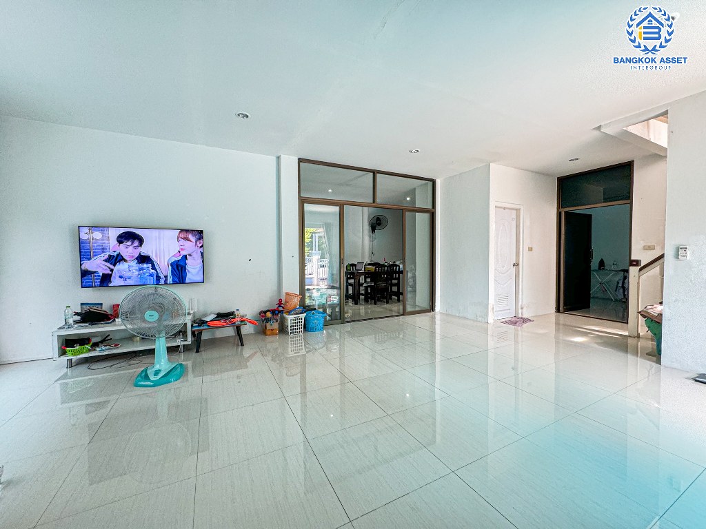 *****บ้านเดี่ยวมือสอง โครงการ ชัยพฤกษ์ วัดลาดปลาดุก จากแบรนด์ L&H เนื้อที่กว้าง 53 ตร.ว. ฟังก์ชัน 4 ห้องนอน 2 ห้องน้ำ 2 ที่จอดรถ บ้านสภาพสวยพร้อมเข้าอยู่ บนทำเลดี เชื่อมต่อถนนบ้านกล้วย-ไทรน้อย ถนนกาญจนาภิเษก ใกล้รถไฟฟ้าสายสีม่วง "สถานีคลองบางไผ่" และจุดขึ้นทางด่วน "ศรีรัช"