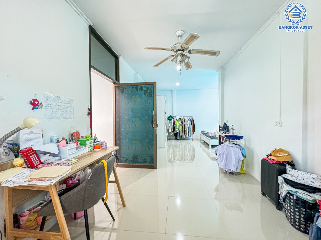 *****บ้านเดี่ยวมือสอง โครงการ ชัยพฤกษ์ วัดลาดปลาดุก จากแบรนด์ L&H เนื้อที่กว้าง 53 ตร.ว. ฟังก์ชัน 4 ห้องนอน 2 ห้องน้ำ 2 ที่จอดรถ บ้านสภาพสวยพร้อมเข้าอยู่ บนทำเลดี เชื่อมต่อถนนบ้านกล้วย-ไทรน้อย ถนนกาญจนาภิเษก ใกล้รถไฟฟ้าสายสีม่วง "สถานีคลองบางไผ่" และจุดขึ้นทางด่วน "ศรีรัช"