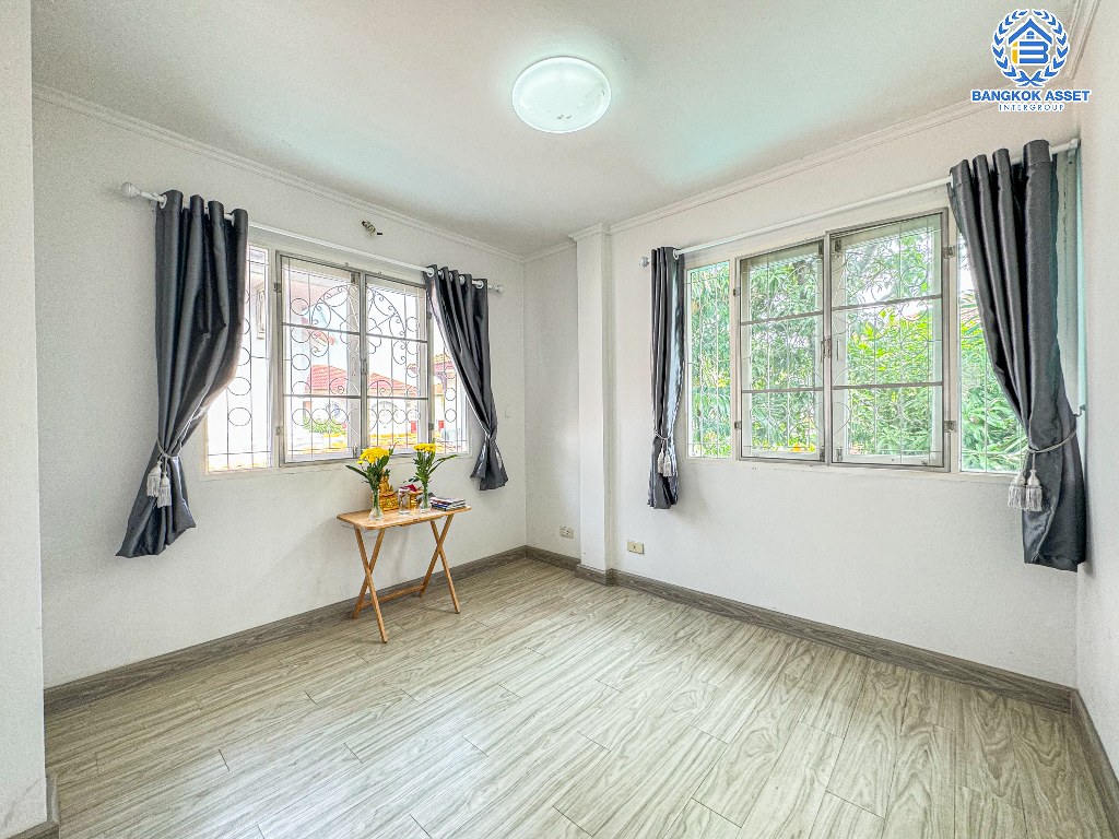 *****บ้านเดี่ยวมือสอง โครงการ ชัยพฤกษ์ วัดลาดปลาดุก จากแบรนด์ L&H เนื้อที่กว้าง 53 ตร.ว. ฟังก์ชัน 4 ห้องนอน 2 ห้องน้ำ 2 ที่จอดรถ บ้านสภาพสวยพร้อมเข้าอยู่ บนทำเลดี เชื่อมต่อถนนบ้านกล้วย-ไทรน้อย ถนนกาญจนาภิเษก ใกล้รถไฟฟ้าสายสีม่วง "สถานีคลองบางไผ่" และจุดขึ้นทางด่วน "ศรีรัช"