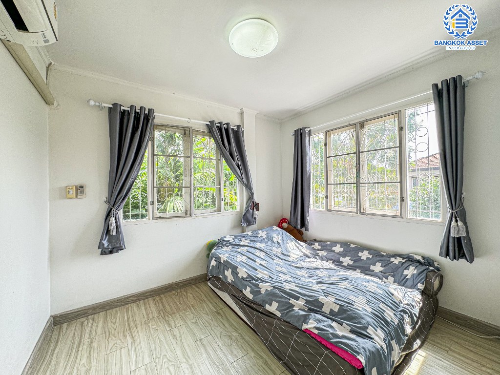 *****บ้านเดี่ยวมือสอง โครงการ ชัยพฤกษ์ วัดลาดปลาดุก จากแบรนด์ L&H เนื้อที่กว้าง 53 ตร.ว. ฟังก์ชัน 4 ห้องนอน 2 ห้องน้ำ 2 ที่จอดรถ บ้านสภาพสวยพร้อมเข้าอยู่ บนทำเลดี เชื่อมต่อถนนบ้านกล้วย-ไทรน้อย ถนนกาญจนาภิเษก ใกล้รถไฟฟ้าสายสีม่วง "สถานีคลองบางไผ่" และจุดขึ้นทางด่วน "ศรีรัช"