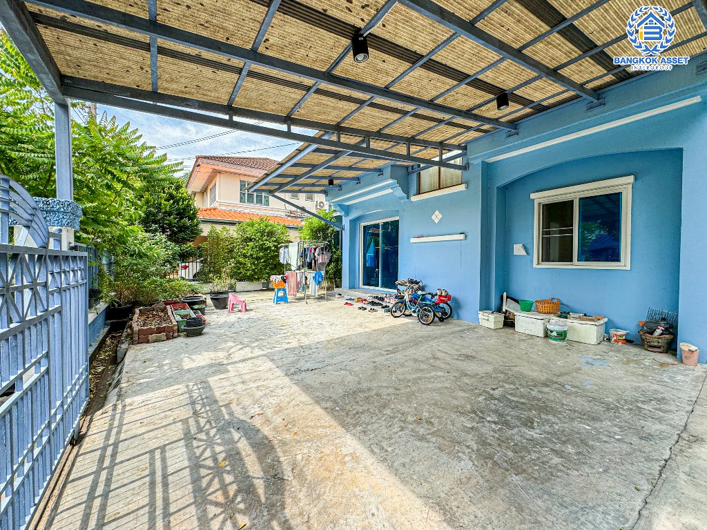 *****บ้านเดี่ยวมือสอง โครงการ ชัยพฤกษ์ วัดลาดปลาดุก จากแบรนด์ L&H เนื้อที่กว้าง 53 ตร.ว. ฟังก์ชัน 4 ห้องนอน 2 ห้องน้ำ 2 ที่จอดรถ บ้านสภาพสวยพร้อมเข้าอยู่ บนทำเลดี เชื่อมต่อถนนบ้านกล้วย-ไทรน้อย ถนนกาญจนาภิเษก ใกล้รถไฟฟ้าสายสีม่วง "สถานีคลองบางไผ่" และจุดขึ้นทางด่วน "ศรีรัช"