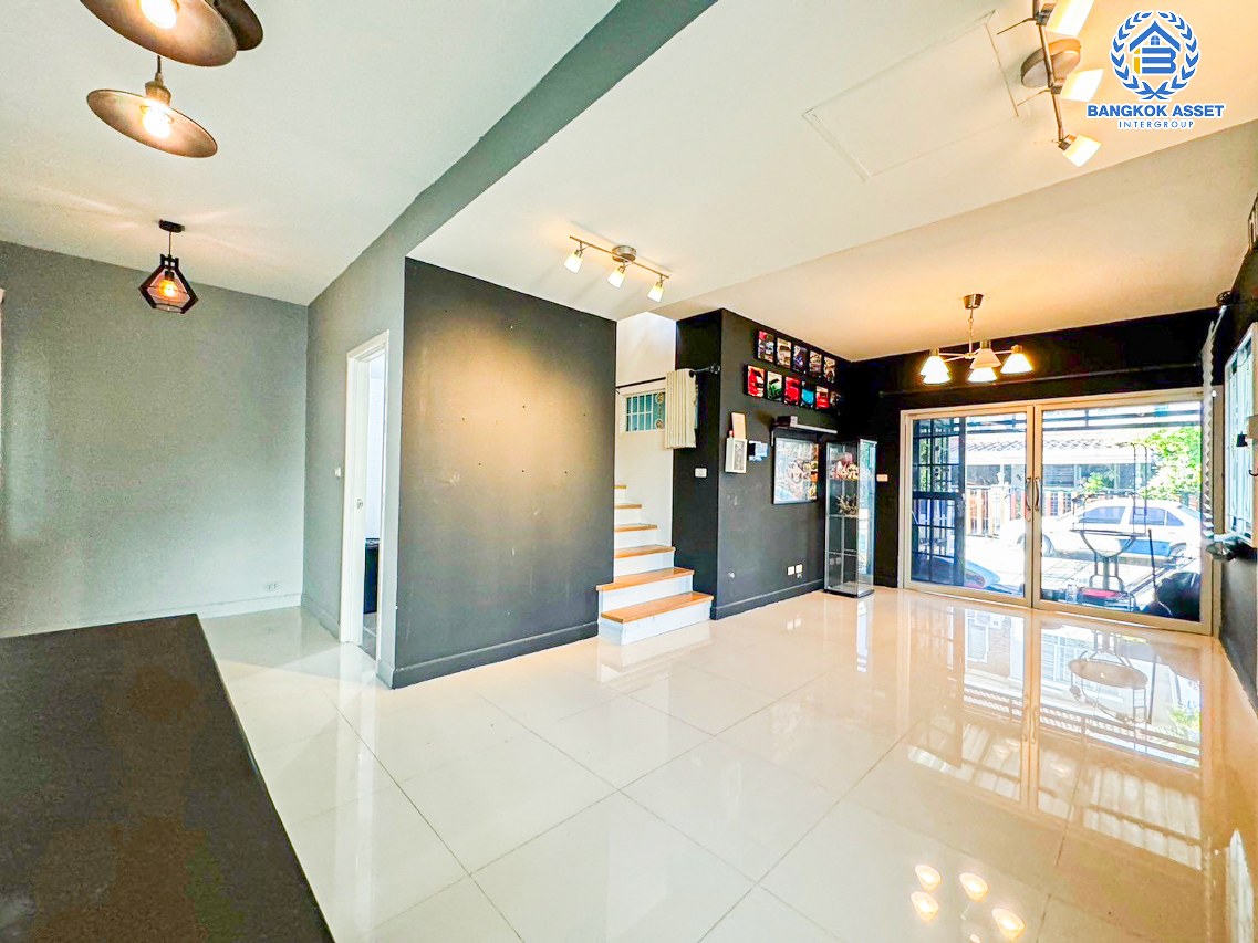 *****ทาวน์เฮ้าส์มือสองนนทบุรี โครงการ พฤกษาวิลล์43 พระราม5-นครอินทร์ หลังมุม! เนื้อที่กว้าง 24.1 ตร.ว. ฟังก์ชัน 3 ห้องนอน 2 ห้องน้ำ 1 ที่จอดรถ แถมฟรี! เครื่องปรับอากาศ, เครื่องทำน้ำอุ่น บนทำเลเดินทางสะดวก เชื่อมต่อ ถนนนครอินทร์, ถนนกาญจนาภิเษก ใกล้วงเวียนพระราม5-ราชพฤกษ์ และทางด่วน "ศรีรัช" จองเลย