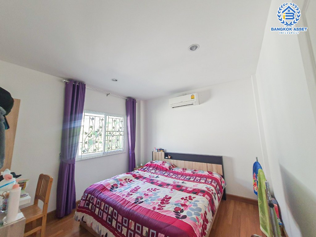 *****บ้านแฝดมือสอง โครงการ เพลิน ราชพฤกษ์ เนื้อที่กว้าง 35 ตร.ว. ฟังก์ชัน 3 ห้องนอน 2 ห้องน้ำ 1 ที่จอดรถ บนทำเลเดินทางสะดวก เชื่อมต่อถนนบางกรวย-ไทรน้อย ถนนบางใหญ่-บางคูลัด ถนนกาญจนาภิเษก ใกล้รถไฟฟ้าสายสีม่วง "สถานีบางพลู" และจุดขึ้นทางด่วน "ศรีรัช-วงแหวนฯ"