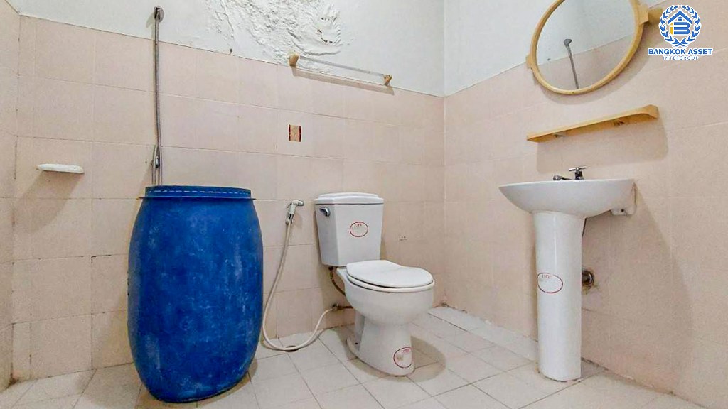 *****ทาวน์เฮ้าส์มือสอง โครงการ ริมน้ำ หลักหก หลังมุม เนื้อที่กว้าง 26 ตร.ว. ฟังก์ชัน 2 ห้องนอน 2 ห้องน้ำ 2 ที่จอดรถ บ้านสภาพดีเยี่ยม พร้อมเข้าอยู่ แถมฟรี! เครื่องปรับอากาศ โครงการบนทำเลดี เชื่อมต่อถนนสรงประภา ถนนวิภาวดีรังสิต ถนนศรีสมาน ใกล้รถไฟฟ้าสายสีแดงเข้ม "สถานีหลักหก"