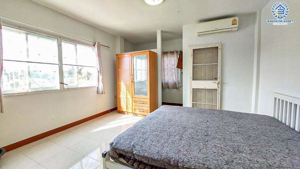 *****ทาวน์เฮ้าส์มือสอง โครงการ ริมน้ำ หลักหก หลังมุม เนื้อที่กว้าง 26 ตร.ว. ฟังก์ชัน 2 ห้องนอน 2 ห้องน้ำ 2 ที่จอดรถ บ้านสภาพดีเยี่ยม พร้อมเข้าอยู่ แถมฟรี! เครื่องปรับอากาศ โครงการบนทำเลดี เชื่อมต่อถนนสรงประภา ถนนวิภาวดีรังสิต ถนนศรีสมาน ใกล้รถไฟฟ้าสายสีแดงเข้ม "สถานีหลักหก"