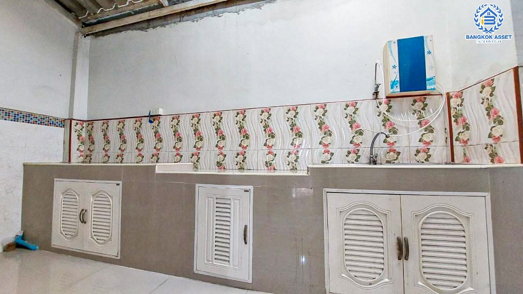 *****ทาวน์เฮ้าส์มือสอง โครงการ ริมน้ำ หลักหก หลังมุม เนื้อที่กว้าง 26 ตร.ว. ฟังก์ชัน 2 ห้องนอน 2 ห้องน้ำ 2 ที่จอดรถ บ้านสภาพดีเยี่ยม พร้อมเข้าอยู่ แถมฟรี! เครื่องปรับอากาศ โครงการบนทำเลดี เชื่อมต่อถนนสรงประภา ถนนวิภาวดีรังสิต ถนนศรีสมาน ใกล้รถไฟฟ้าสายสีแดงเข้ม "สถานีหลักหก"