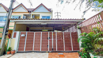 *****ทาวน์เฮ้าส์มือสอง โครงการ ริมน้ำ หลักหก หลังมุม เนื้อที่กว้าง 26 ตร.ว. ฟังก์ชัน 2 ห้องนอน 2 ห้องน้ำ 2 ที่จอดรถ บ้านสภาพดีเยี่ยม พร้อมเข้าอยู่ แถมฟรี! เครื่องปรับอากาศ โครงการบนทำเลดี เชื่อมต่อถนนสรงประภา ถนนวิภาวดีรังสิต ถนนศรีสมาน ใกล้รถไฟฟ้าสายสีแดงเข้ม "สถานีหลักหก"